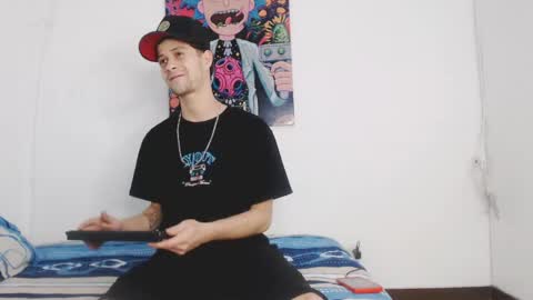 dick_boy_18 online show from May 15, 8:27 pm