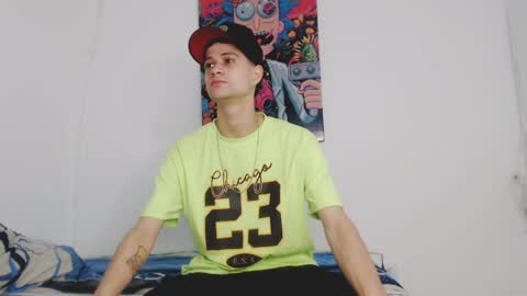 dick_boy_18 online show from May 20, 2:56 pm