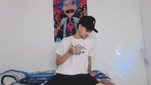 dick_boy_18 online show from May 25, 4:24 pm