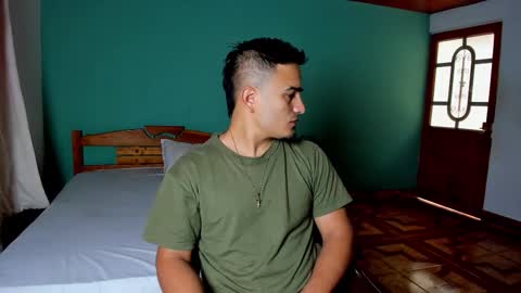 Snapshot of diegocr_ chatting on February 2, 2:27 pm Diego online show from February 2, 2:27 pm