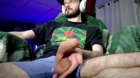 Snapshot of digbicknik chatting on October 12, 1:37 am digbicknik online show from October 12, 1:37 am