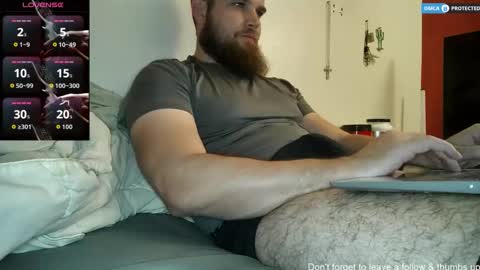 Snapshot of dikdowndaddy chatting on March 13, 9:16 am Daddy online show from March 13, 9:16 am