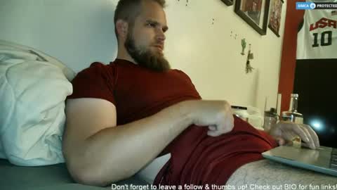 Snapshot of dikdowndaddy chatting on June 27, 12:22 pm Daddy online show from June 27, 12:22 pm