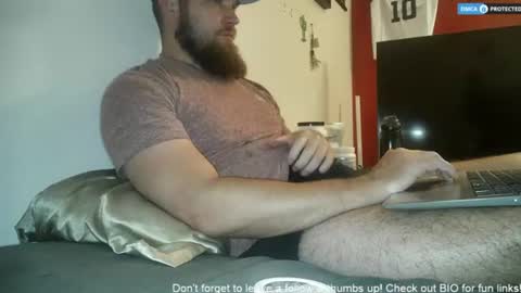 Snapshot of dikdowndaddy chatting on July 8, 8:35 pm Daddy online show from July 8, 8:35 pm
