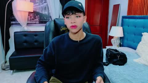  DILAN online show from May 17, 7:32 pm