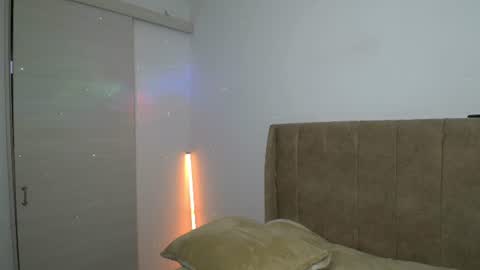 Snapshot of dilan_coy chatting on June 20, 10:34 pm Dilan Coy online show from June 20, 10:34 pm