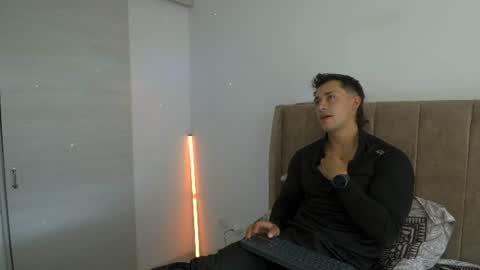 Snapshot of dilan_coy chatting on July 3, 8:37 pm Dilan Coy online show from July 3, 8:37 pm