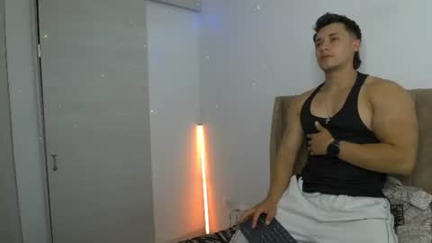 Snapshot of dilan_coy chatting on July 4, 10:16 pm Dilan Coy online show from July 4, 10:16 pm