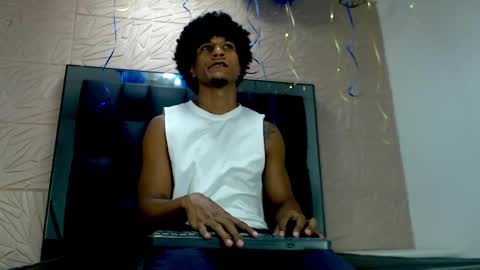 Snapshot of dilan_hall chatting on May 26, 3:13 am dilan_hall online show from May 26, 3:13 am