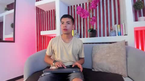 dilan_velvet online show from May 30, 12:35 pm