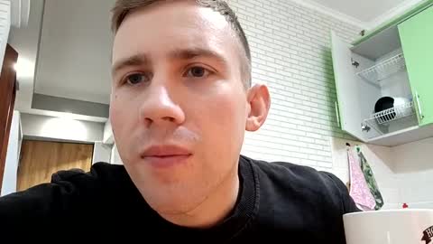 D  V  online show from December 8, 9:57 am