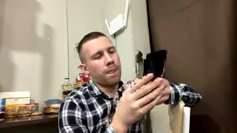 D  V  online show from February 3, 5:46 pm