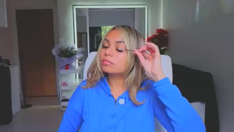 diosadeluniverso_ online show from February 10, 12:31 pm