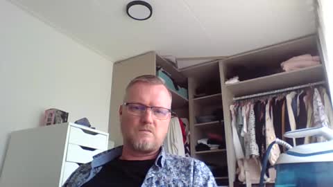 dirkkie1975 online show from May 15, 9:38 am