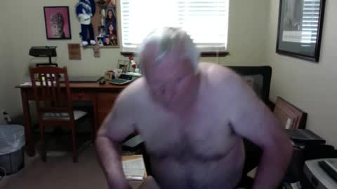 dirtrider195080438 online show from June 4, 1:06 pm