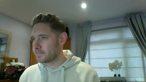 Snapshot of dirtylondon729 chatting on January 8, 12:18 pm Exhibitionist Ben online show from January 8, 12:18 pm