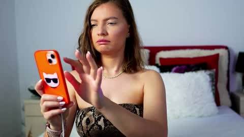 Chloe online show from May 27, 7:27 am