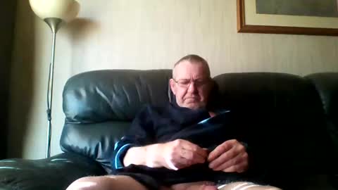 Snapshot of discovery63 chatting on January 2, 11:52 am discovery63 online show from January 2, 11:52 am