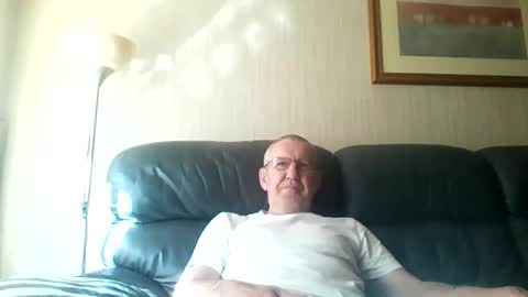 Snapshot of discovery63 chatting on September 9, 10:15 am discovery63 online show from September 9, 10:15 am