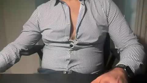 Discreet Guy online show from November 24, 8:25 am