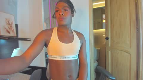 Snapshot of diva_kma chatting on February 22, 12:38 am Alejandra online show from February 22, 12:38 am