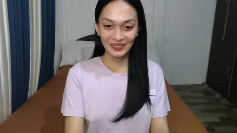 Snapshot of divina_graciaxx chatting on December 12, 1:28 pm DIVINA online show from December 12, 1:28 pm