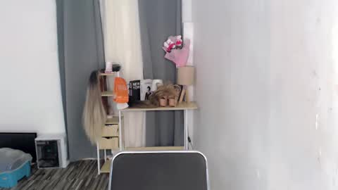 Snapshot of divine_sawanta chatting on April 9, 8:36 pm SAWANTA online show from April 9, 8:36 pm
