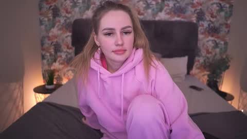 DivineJasss online show from January 18, 6:50 am