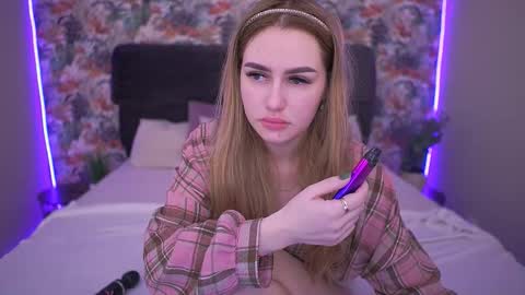 DivineJasss online show from March 2, 5:19 am