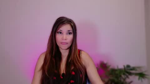 Snapshot of divinelynn chatting on December 5, 1:06 pm DivineLynn online show from December 5, 1:06 pm