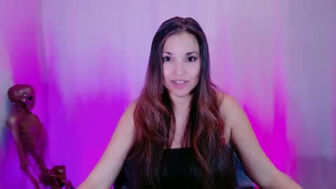 Snapshot of divinelynn chatting on February 3, 7:00 pm DivineLynn online show from February 3, 7:00 pm