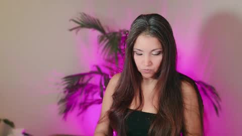 DivineLynn online show from May 15, 10:55 am