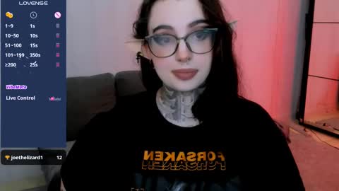 Snapshot of dixipixi_ chatting on March 6, 6:52 am dixipixi_ online show from March 6, 6:52 am