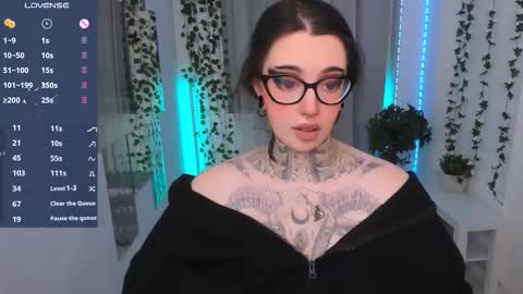 dixipixi_ online show from March 22, 5:44 am