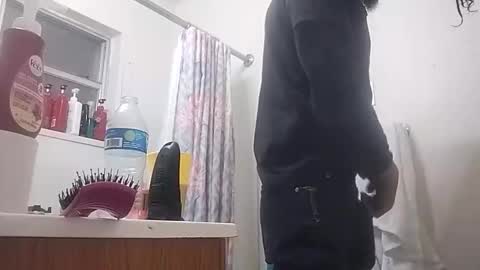 Snapshot of dixonbird41 chatting on February 6, 7:34 am dixonbird41 online show from February 6, 7:34 am