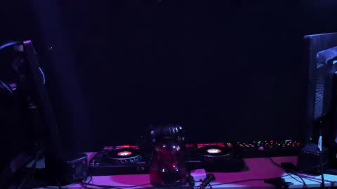 Snapshot of dj_capitain_claw chatting on February 1, 12:07 am Adrian Arturo online show from February 1, 12:07 am