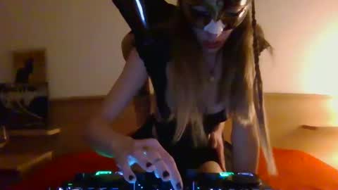 Snapshot of djsmissb chatting on February 16, 8:11 pm Djsmissb online show from February 16, 8:11 pm