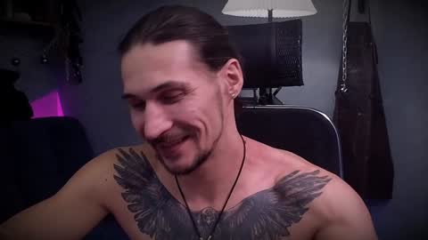 Snapshot of dl_raven chatting on December 20, 2:05 pm Silverhand online show from December 20, 2:05 pm