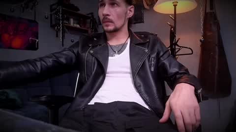 Snapshot of dl_raven chatting on December 21, 7:13 am Silverhand online show from December 21, 7:13 am