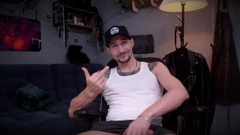 Snapshot of dl_raven chatting on December 22, 5:45 am Silverhand online show from December 22, 5:45 am