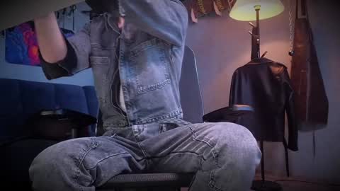 Snapshot of dl_raven chatting on January 6, 8:14 am Silverhand online show from January 6, 8:14 am
