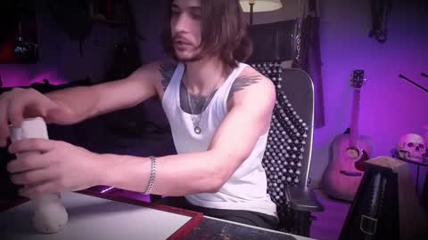 Snapshot of dl_raven chatting on January 13, 3:47 pm Silverhand online show from January 13, 3:47 pm