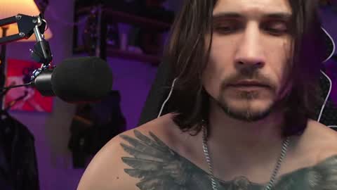 Snapshot of dl_raven chatting on February 6, 11:10 am Silverhand online show from February 6, 11:10 am