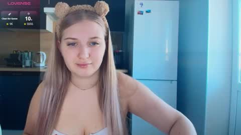 Snapshot of do_u_want_alice chatting on February 14, 7:16 am Alice online show from February 14, 7:16 am