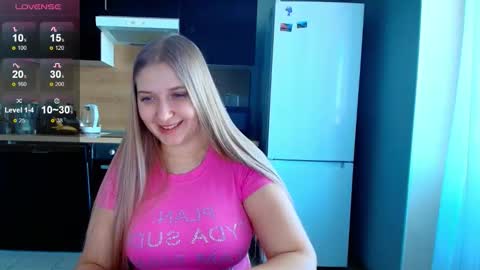 Snapshot of do_u_want_alice chatting on February 21, 7:42 am Alice online show from February 21, 7:42 am