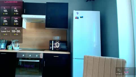 Snapshot of do_u_want_alice chatting on February 25, 7:07 am Alice online show from February 25, 7:07 am