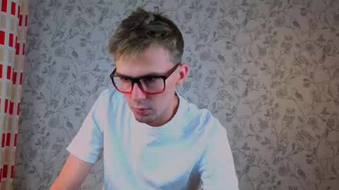 Snapshot of dobrovoritel chatting on April 14, 8:26 pm Robert online show from April 14, 8:26 pm