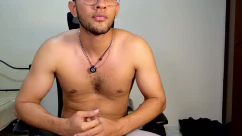 Snapshot of doc_clark chatting on March 22, 11:41 pm Jm online show from March 22, 11:41 pm