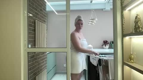 Snapshot of docehot1818 chatting on October 28, 3:36 pm Ctia But I prefer to be called DOCE online show from October 28, 3:36 pm