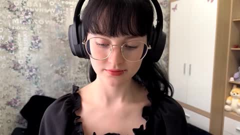 Snapshot of dodiebabikian chatting on September 10, 12:05 pm Annie PVT IS OPEN online show from September 10, 12:05 pm